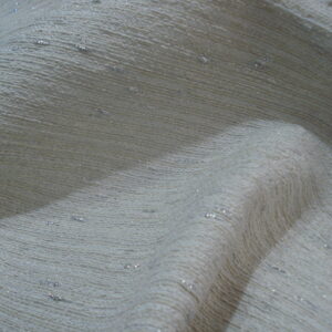 Tejido chanel en crudo c/hilo lúrex en plata, ancho 1.39mts.