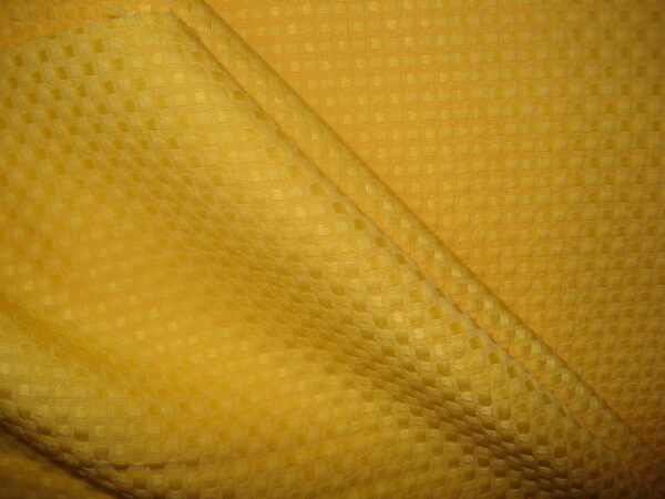 2,00mts. Tejido imitación piqué en poliéster c/amarillo, ancho 1.50mts.