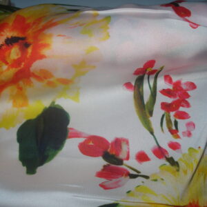 Tejido en viscosa f/blanco estampado flores