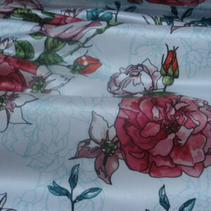 Tejido en raso f/blanco estampado flores "perfilado"