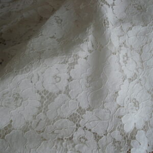 Encaje blanco c/relieve