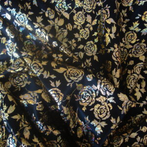 Gasa elástica f/negro estampado flores doradas