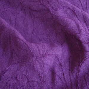 1,52mts. Baguilla en lana c/dibujo en relieve perfilado morado