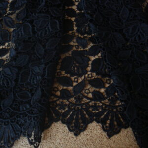 Tejido en guipur color negro