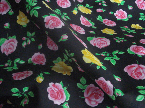 Popelín fondo negro estampado flores