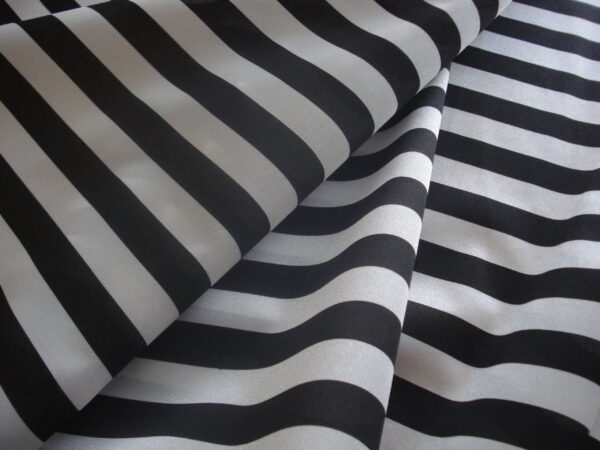 Rasete fondo blanco raya negra ancho 1.50mts.