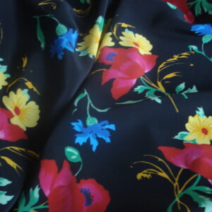 Viscosa en poliéster f/negro flores ancho 1.48mts