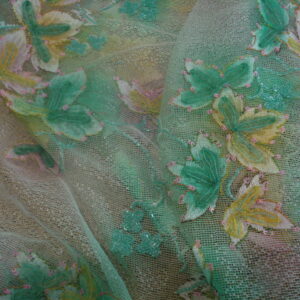 1,70mts. Tul bordado con lentejuela en hojas verdes/amarillas, ancho 1.47mts.