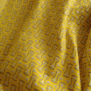Tejido tipo tapicería f/gris claro dibujo amarillo mostaza, ancho 1.50mts.