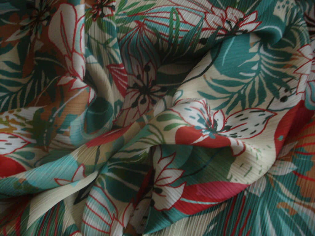 1,20mts. Tejido bambula estampado c/verdes, rojo ancho 1,50mts.