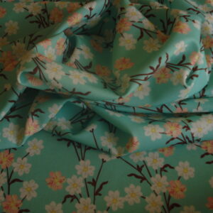 Tejido fino de punto f/verde manzana c/flores, ancho 1.32mts.