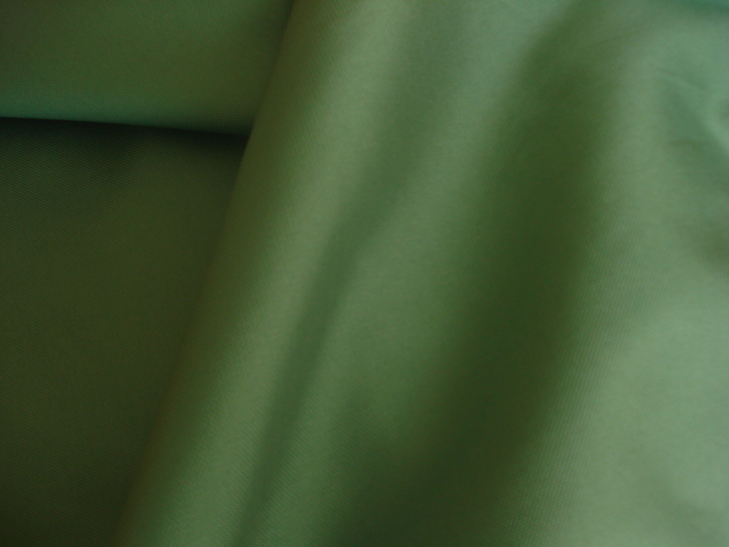 Tejido mikado en c/ verde hoja, ancho 1.60mts.