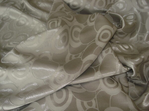 Tejido en viyela gris/plata ancho 1.44mts. dibujos círculos