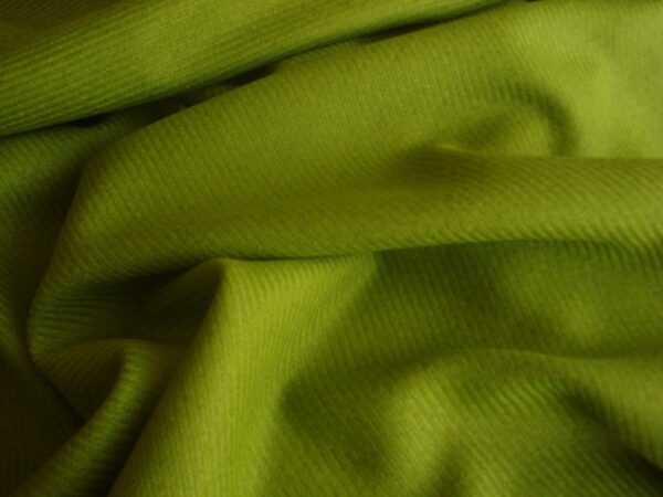 Tejido en lana acrílica c/verde hierba, ancho 1.46mts.