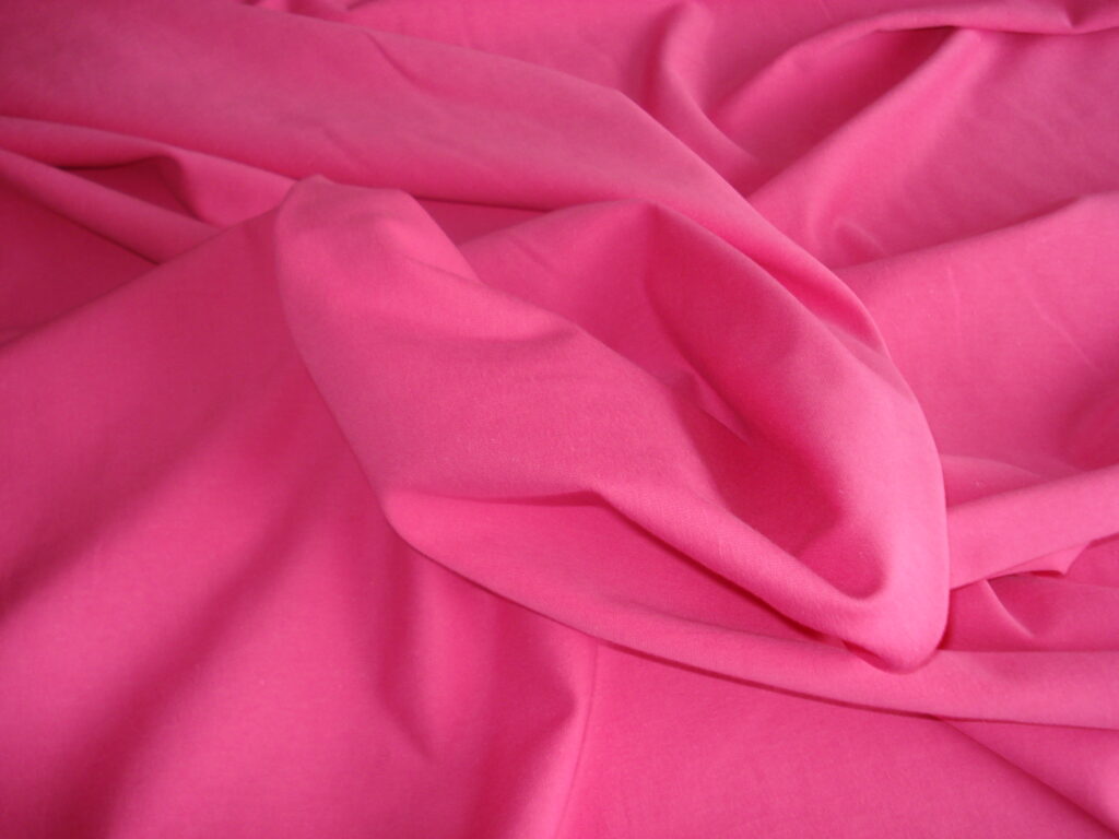 1,50mts. Tejido de punto  fino en algodón c/rosa chicle, ancho 1.52mts.