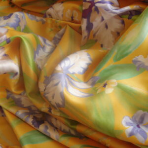 Tejido de viscosa satinada en poliéster estampado, ancho 1.46mts.