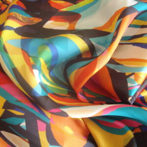 1,75mts. Tejido en viscosa estampado abstracto, ancho 1.46mts.