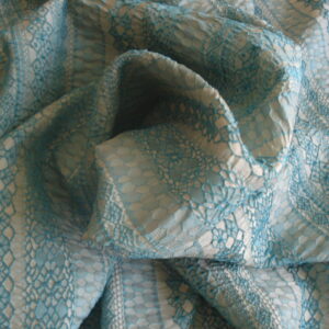 Tejido efecto arrugado con brocado c/ turquesa pastel, ancho 1.31mts.