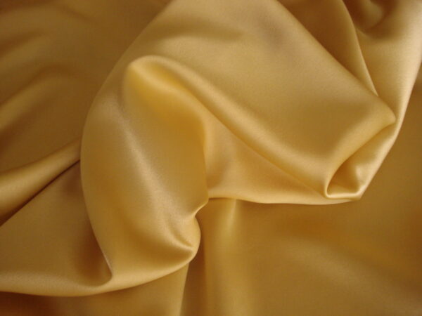 1,15mts. Tejido crepe de raso c/tostado, ancho 1.50mts.
