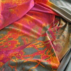 Tejido punto fino, c/fucsia-verde-amarillo ancho 1.50mts.