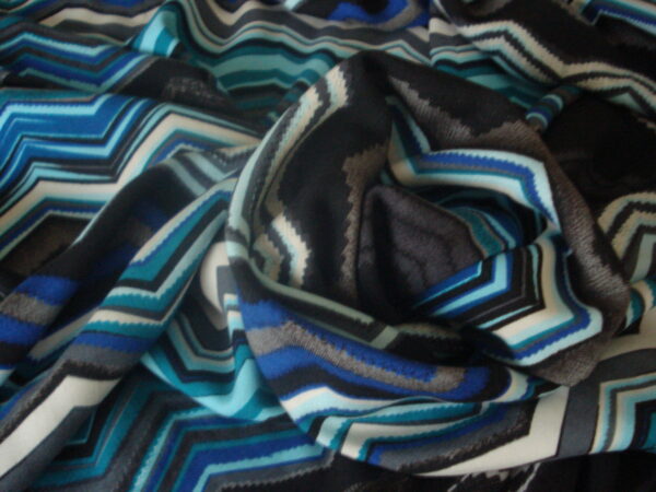 Tejido punto dibujo zigzag colores azules, ancho 1.42mts.