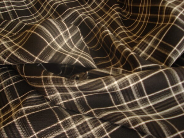 Tejido cuadros escoceses c/blanco, negro, gris, ancho 1.50mts.