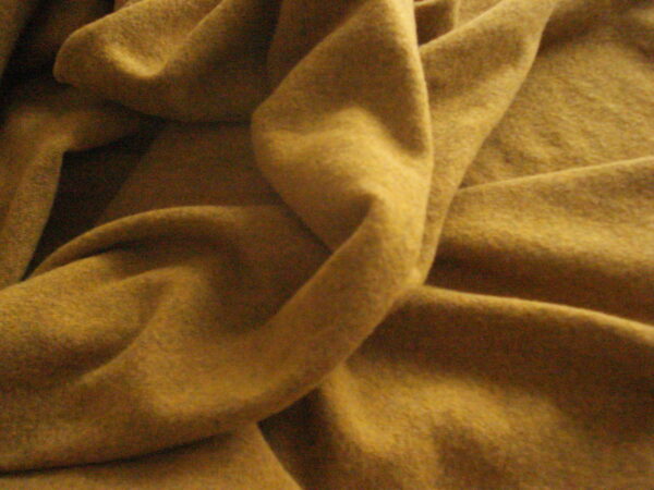 Tejido de punto de lana con elastomero c/ mostaza, ancho 1.40mts.