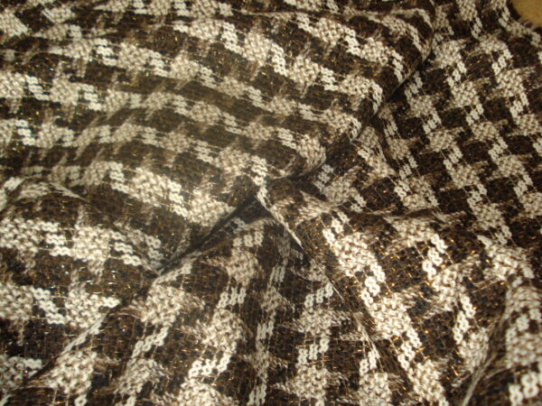 Tejido de pata de gallo, color marrón chocolate-blanco hilo lúrex, ancho 1.50m.