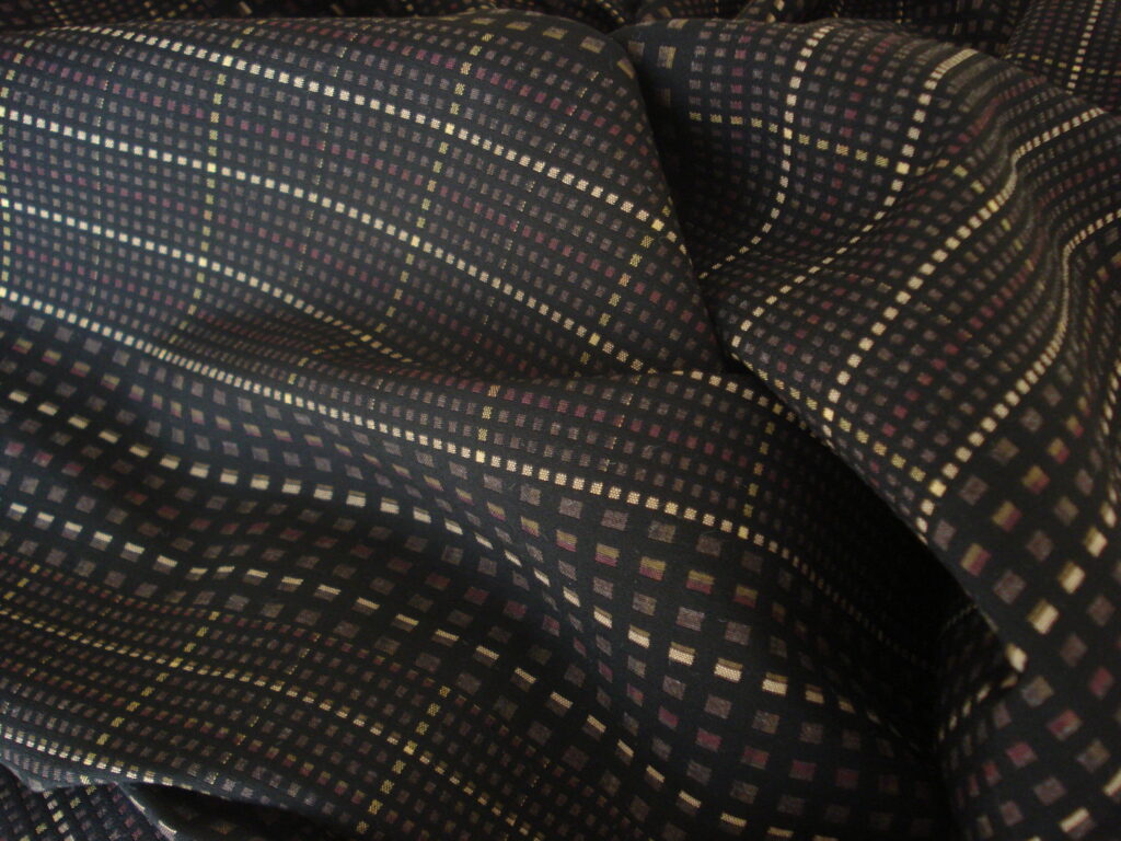 Tejido color marrón chocolate, est. cuadros, ancho 1.52mts.