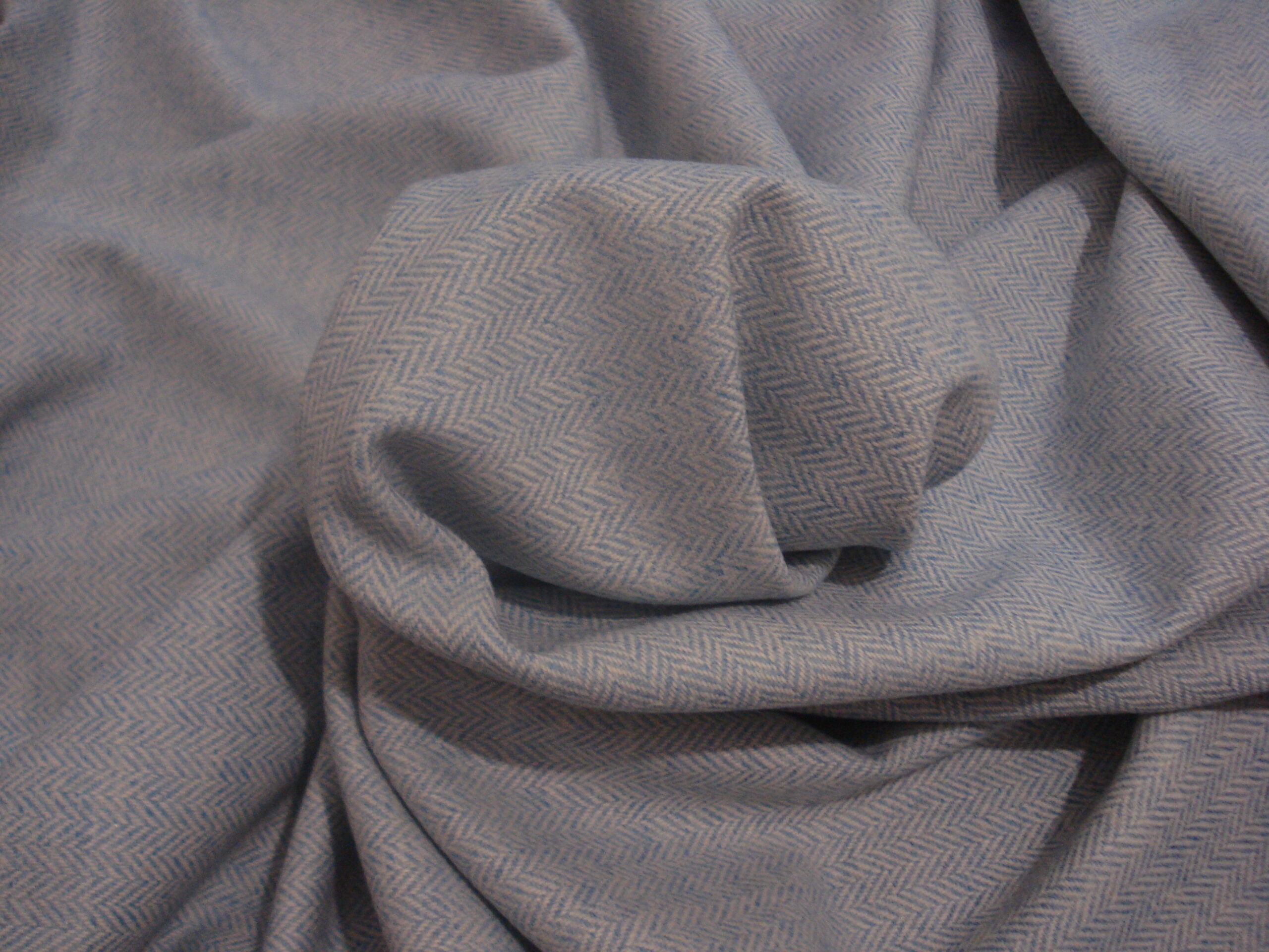 Tejido de lana c/azul cielo dibujo espiga, ancho1.52mts.