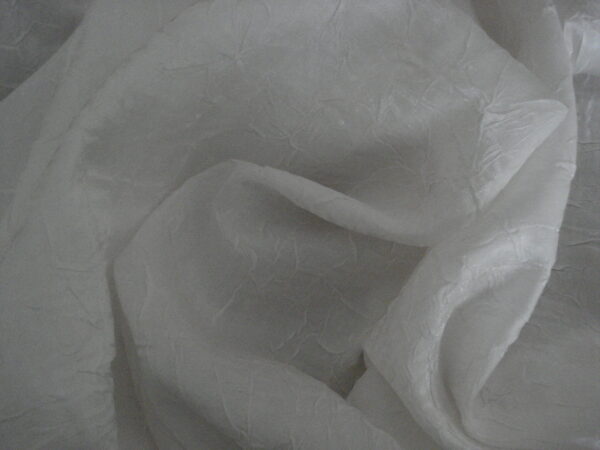 Tejido tafetán brillo efecto arrugado c/blanco, ancho 1.29mts.