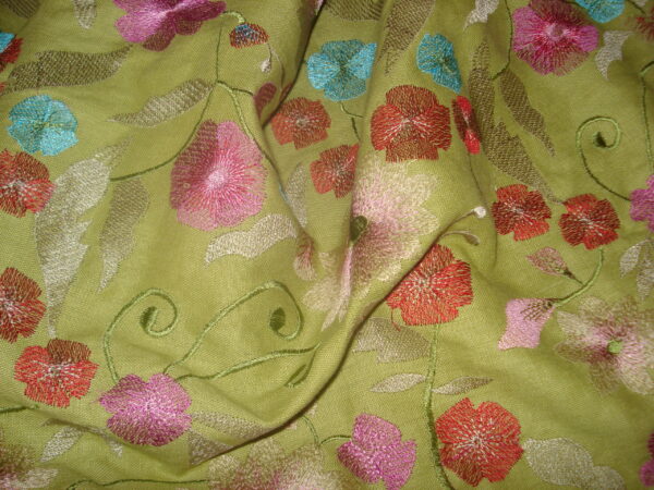 Lino f/verde manzana flores bordadas