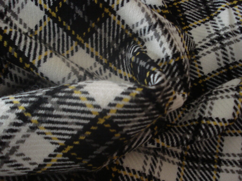 Tejido cuadro escocés f/blanco c/negro-gris-amarillo, ancho 1,50mts.