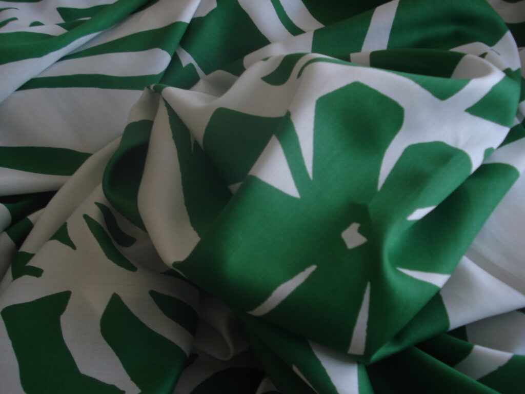 Tejido en algodón 100% colores verde hierba/blanco, ancho 1,50mts.