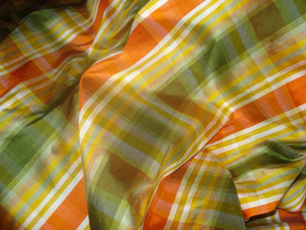 Tejido seda salvaje cuadros naranja/verde/mostaza/blanco, ancho 1,35mts