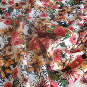 Tejido crepe viscosa, estampado flores f/blanco, ancho 1,47mts.
