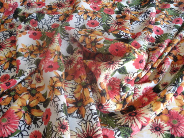 Tejido crepe viscosa, estampado flores f/blanco, ancho 1,47mts.