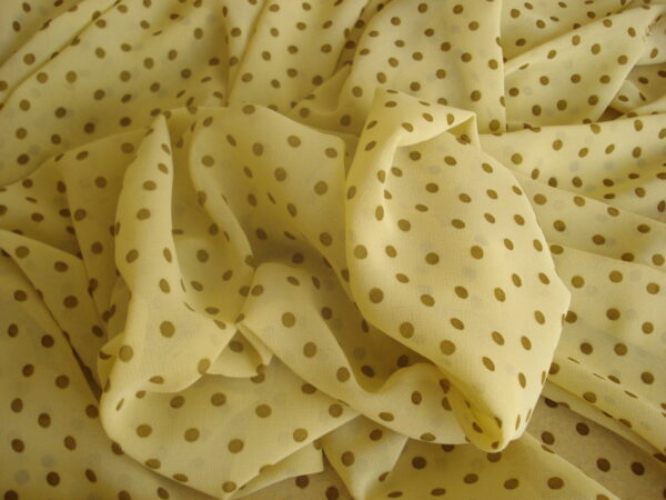 Tejido gasa f/amarillo azufre c/ lunar verde oliva, ancho 1,50mts.