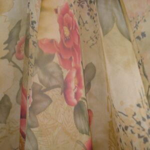 Tejido de gasa f/verde oliva claro c/estampado flores, ancho 1,50mts.