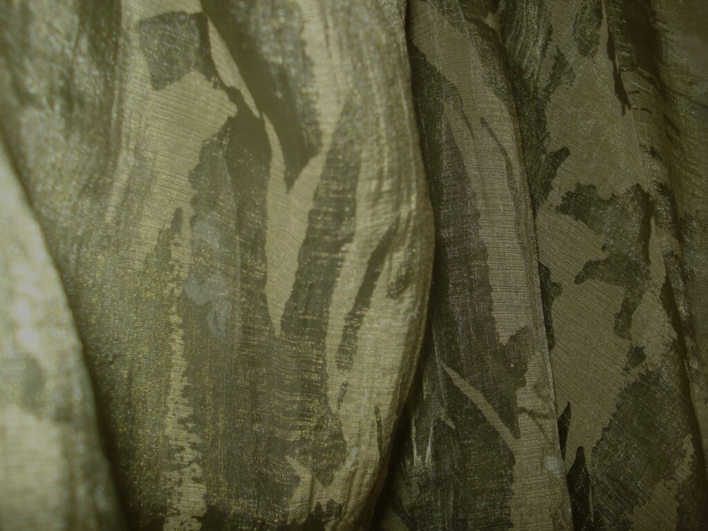Tejido gasa tipo "camuflaje" verde militar, ancho 1,45mts.