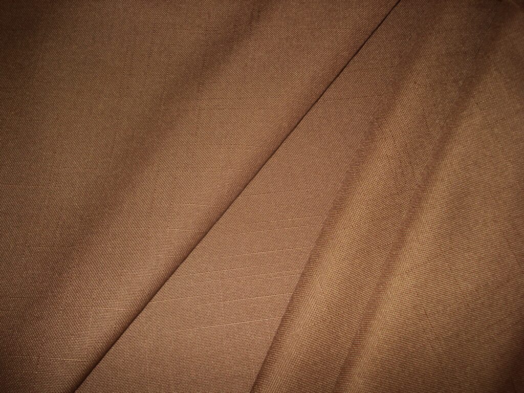 Tejido efecto lino c/marrón toffee, ancho 1,52mts.