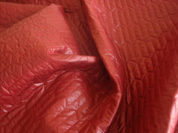 Tejido acolchado c/ granate, ancho 1,50mts.