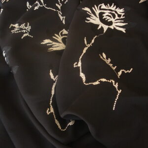 Tejido negro c/bordado negro y lentejuela blanco, ancho 1,43mts.