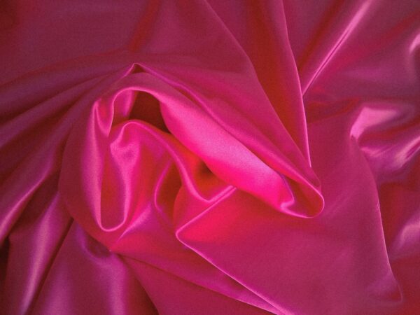 Tejido raso carnaval c/fucsia, ancho 1,50mts.